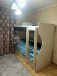 двухярусная кровать с матрасами