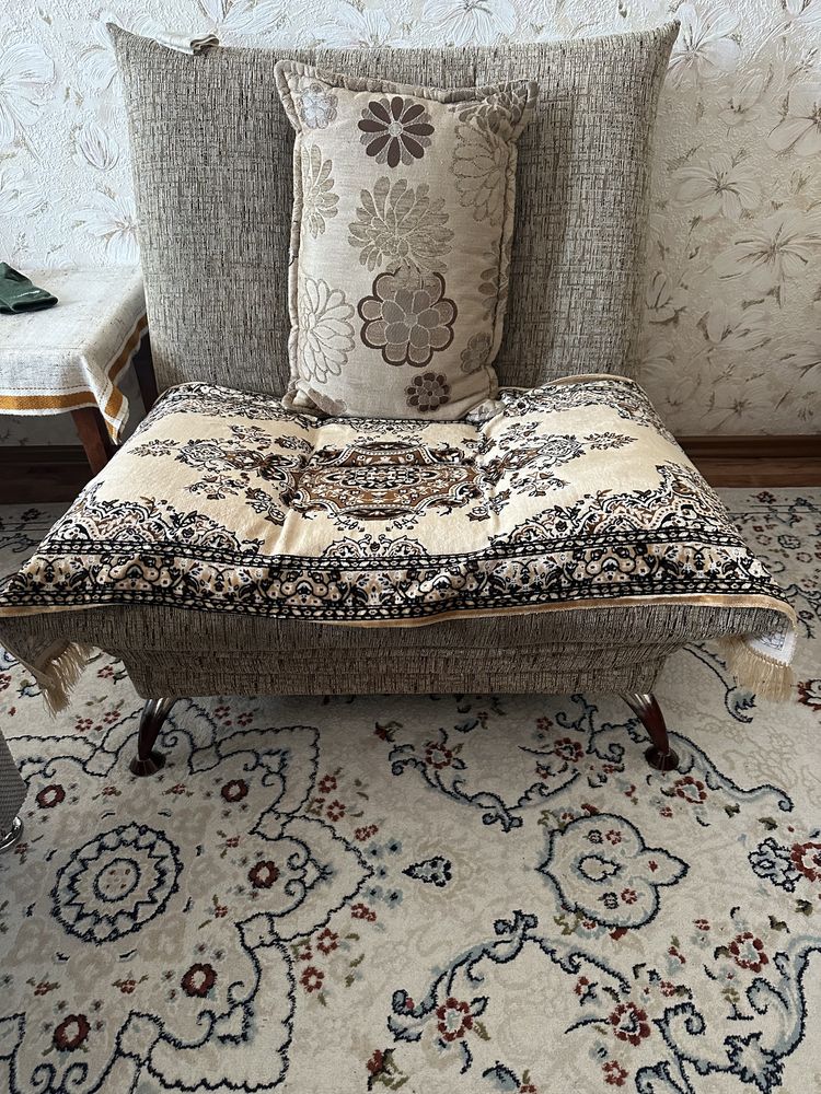 Диван  и два кресла срочно продам
