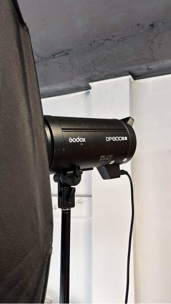 Продам студийный источник освещения Godox