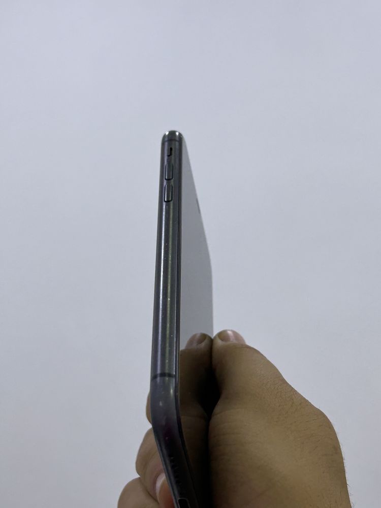 iPhone 11 black