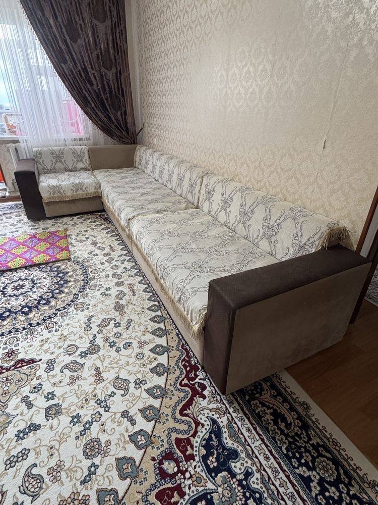 Мебель угловая, диван с пуфиком