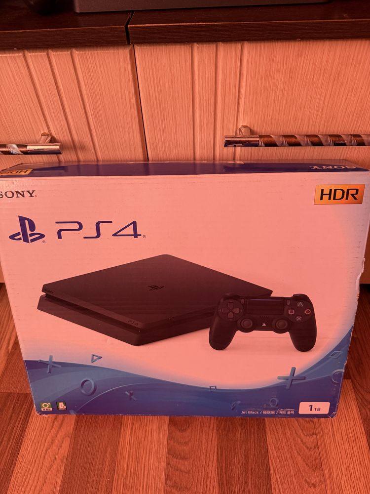 Ps 4 slim 1 trb почти в новом сост