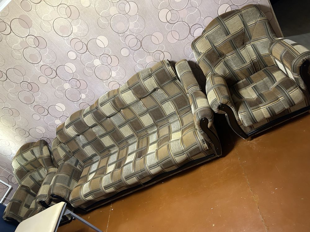 Продам диван и 2 кресла+дивандек