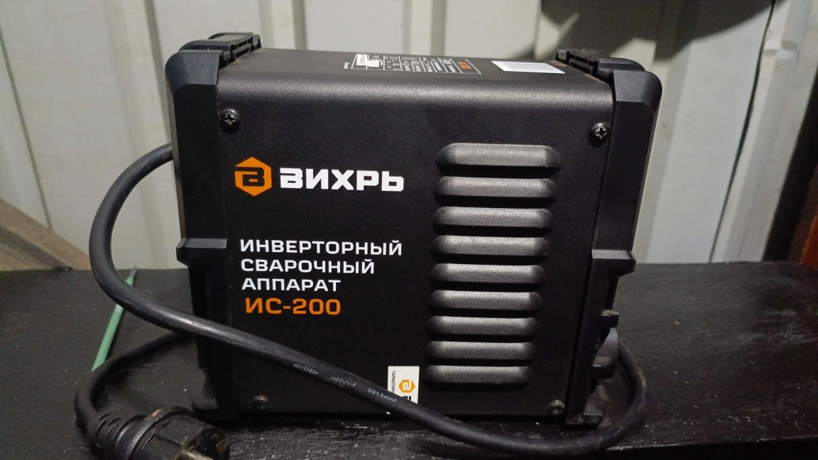 Продам инверторный сварочный аппарат Вихрь ИС -200