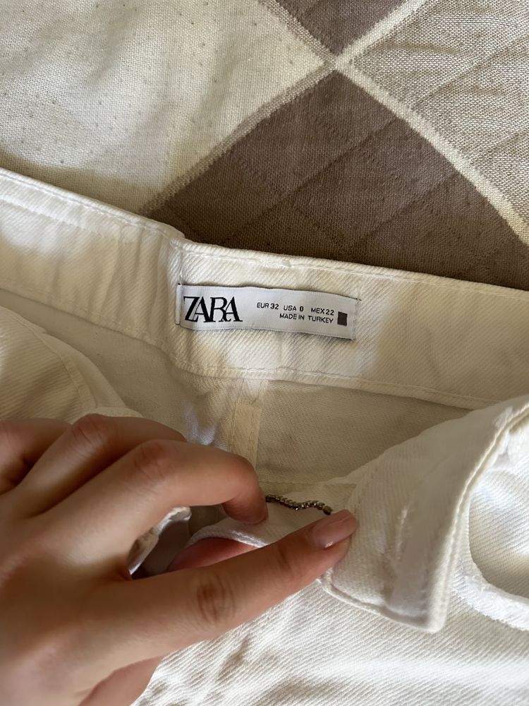 Белые шорты Zara