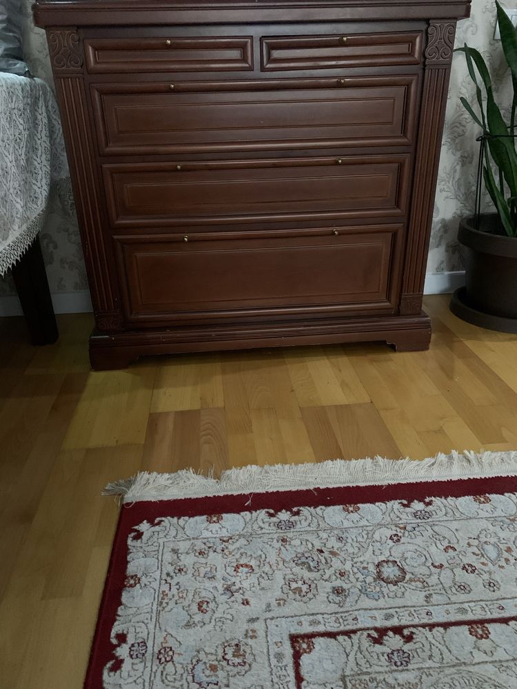 Красивый диван , раскладывается, с 1- креслом; комод Белорусский
