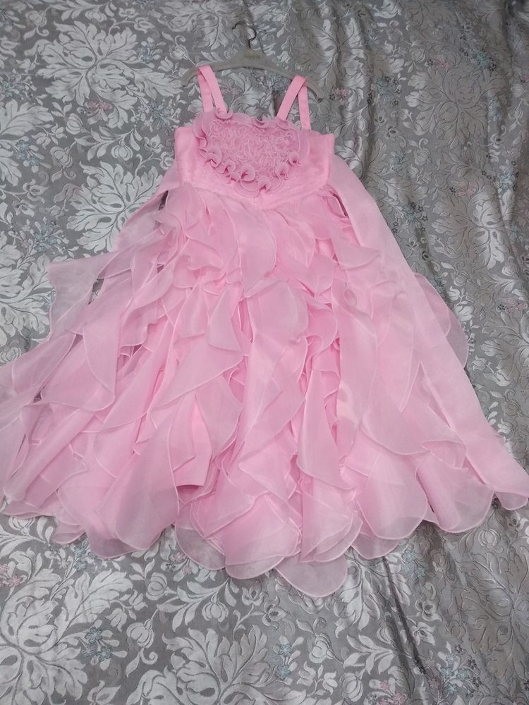 Платья, юбочки топики почти новые на 6- 9 лет