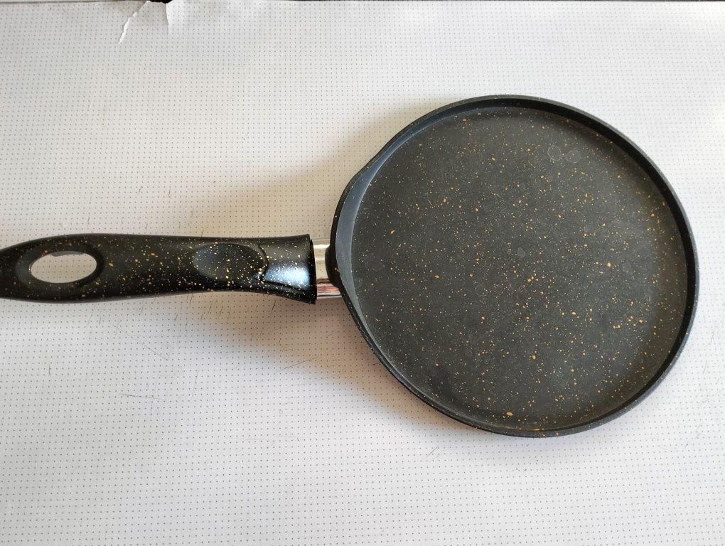 Продам сковороду блинную