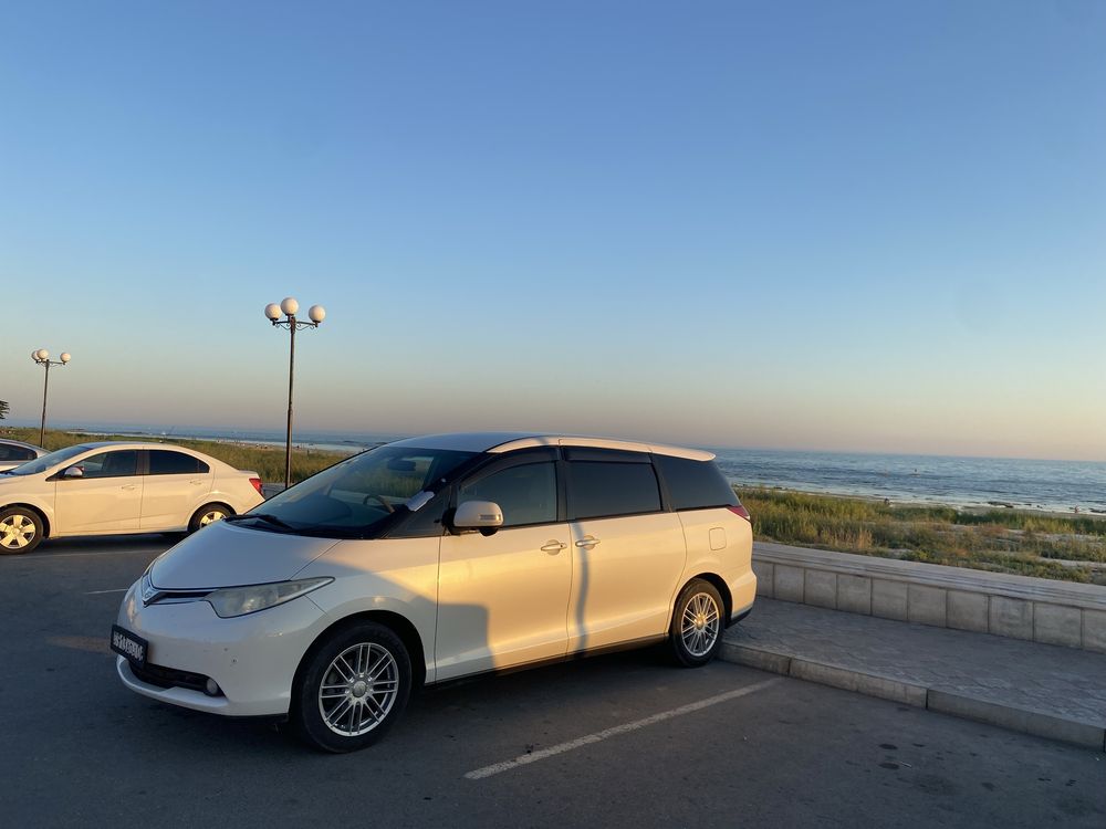 Аренда минивен Toyota Estima 7 местный налюбой мероприятия сводителем