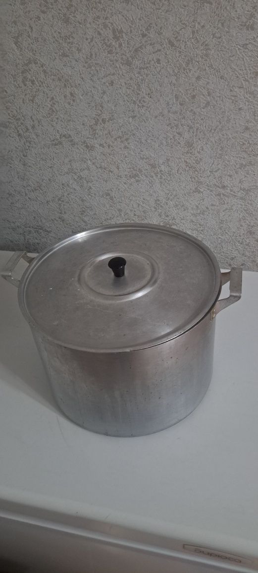 Алюминиевая кастрюля