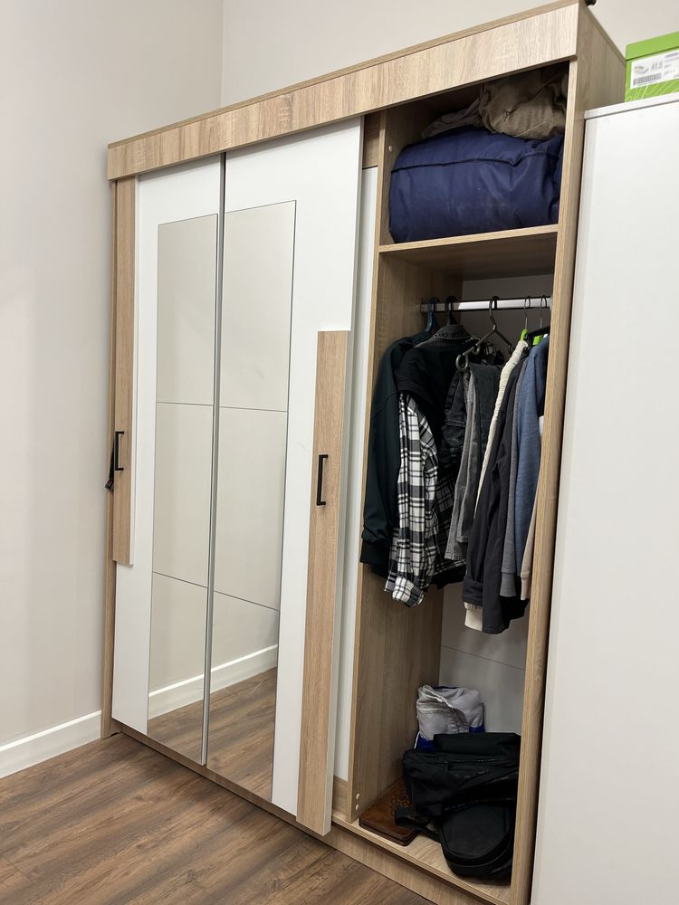 продаю шкаф-купе. 160х210х52.6 см