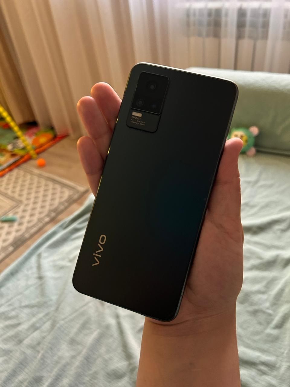 Срочно Продам телефон Vivo V21e