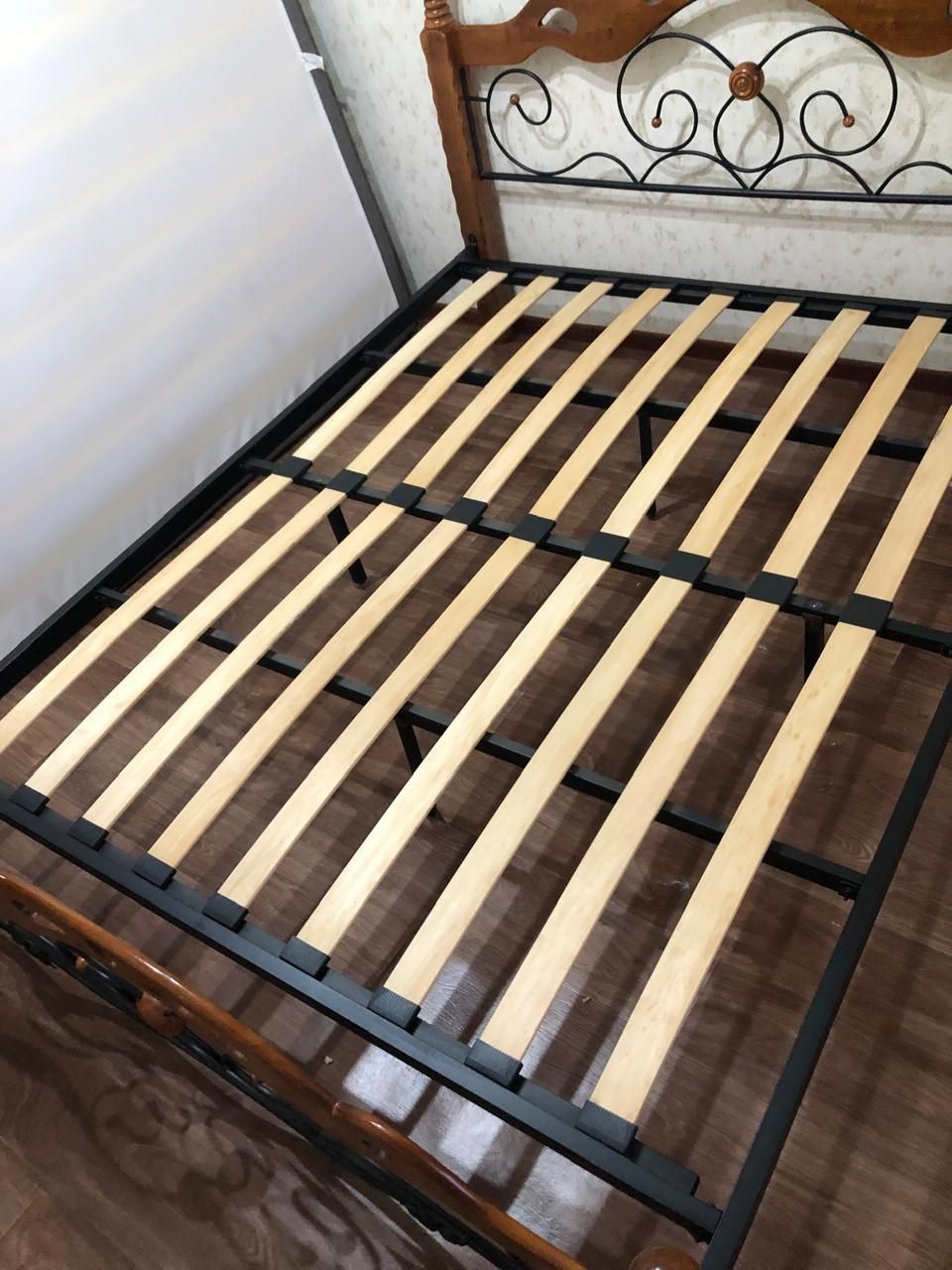 Продам 2-х спальню кровать с матрасом