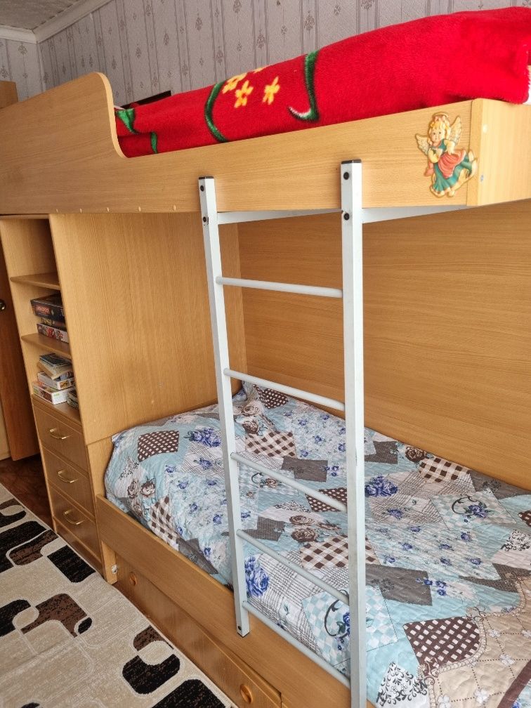 Двухярусная кровать