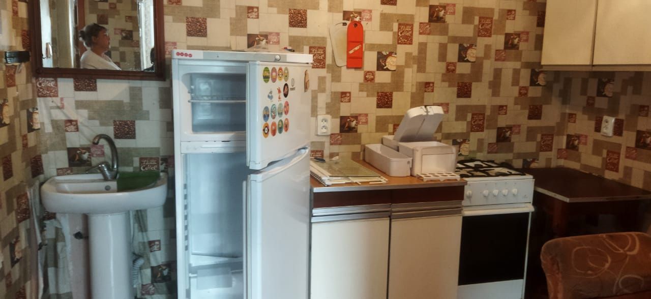 Продам  2 х ком квартиру  .