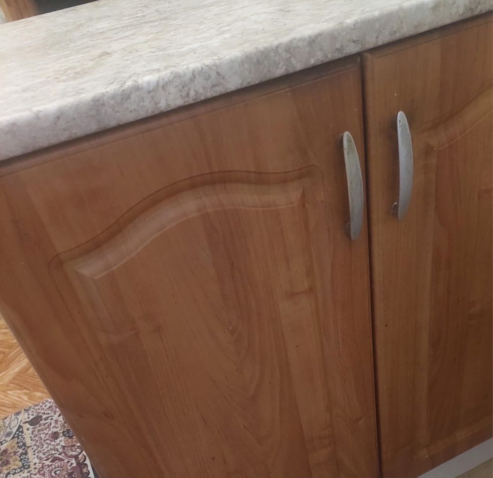 Продам б/у угловой  диван и кухонный гарнитур