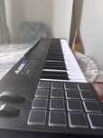 Продам midi клавиатуру Alesis