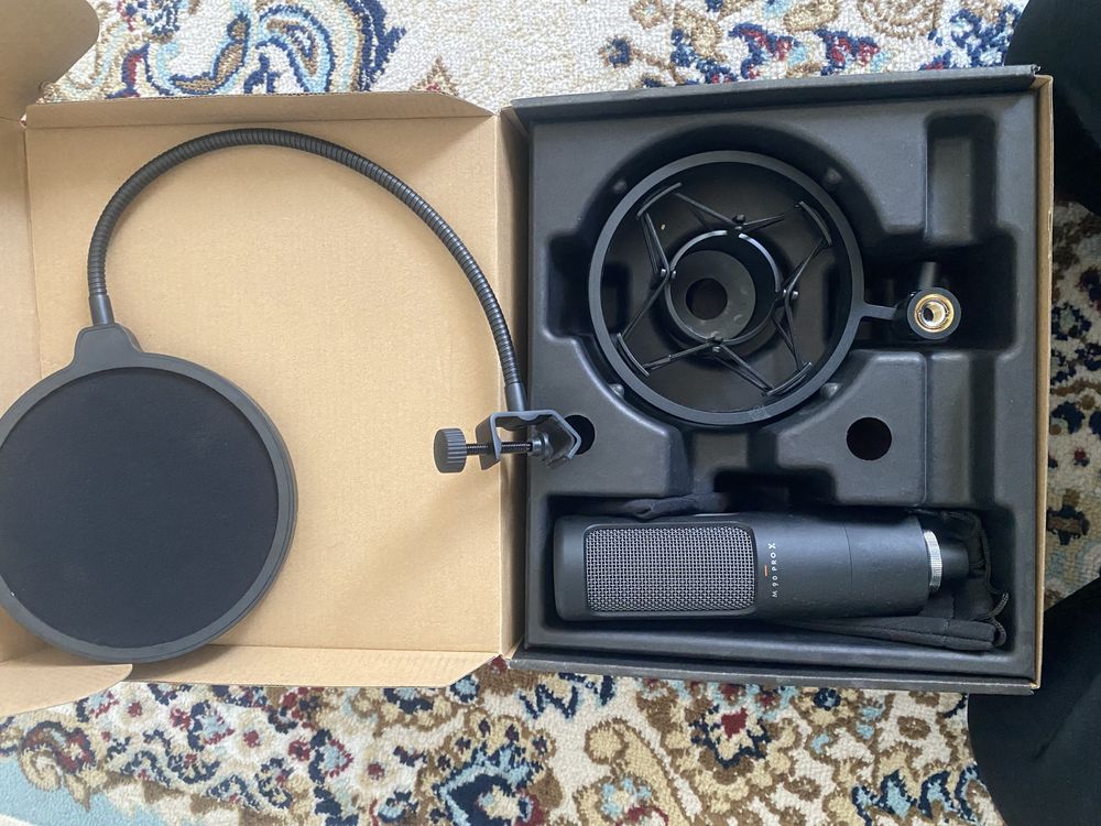 Продаю студинный микрофон beyerdynamic m90 pro x
