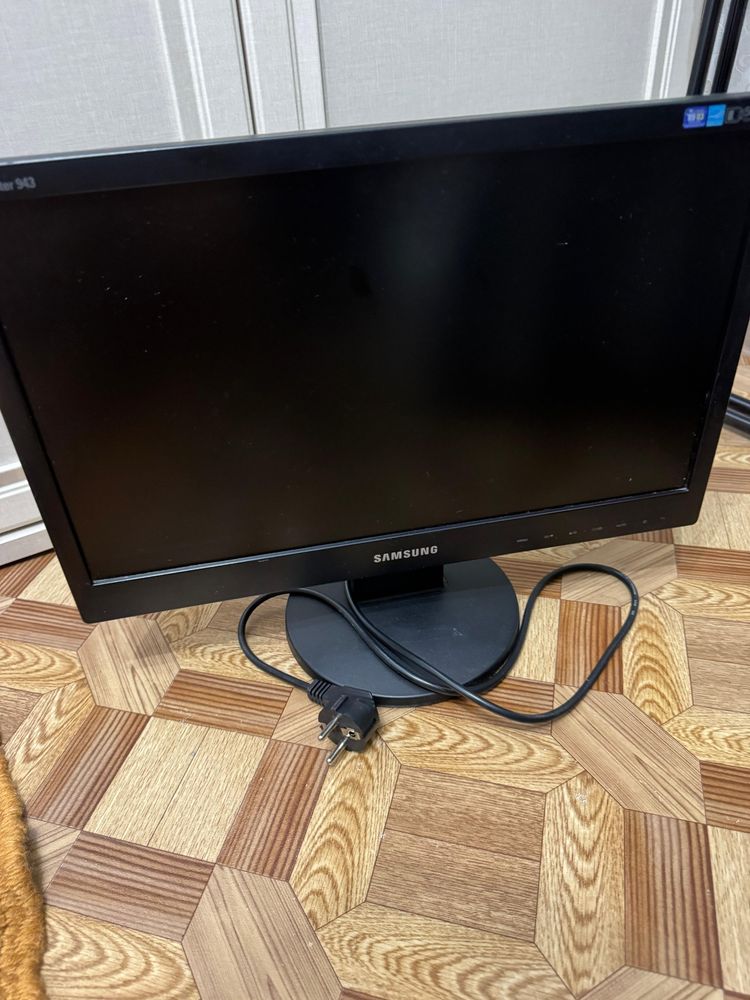 Монитор Samsung SyncMaster 943