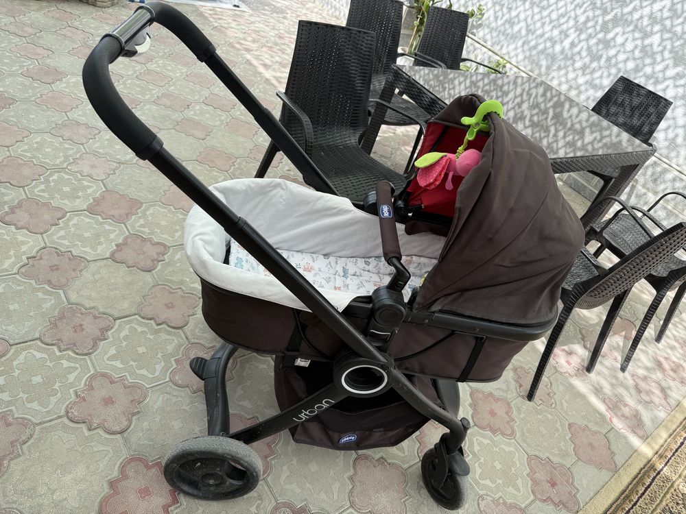 коляска chicco 2 в 1 в отличном  состоянии