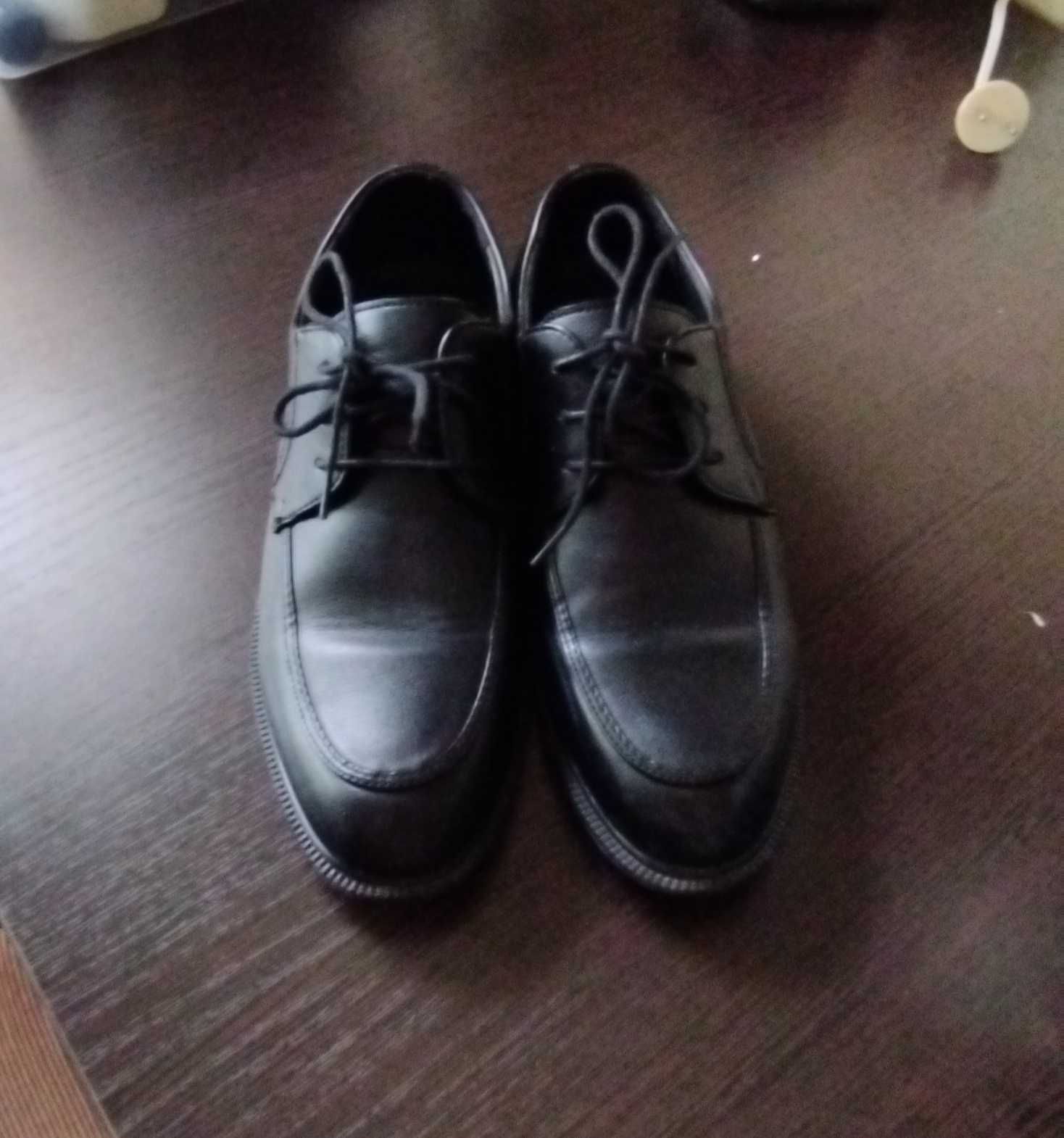 Черные классические туфли