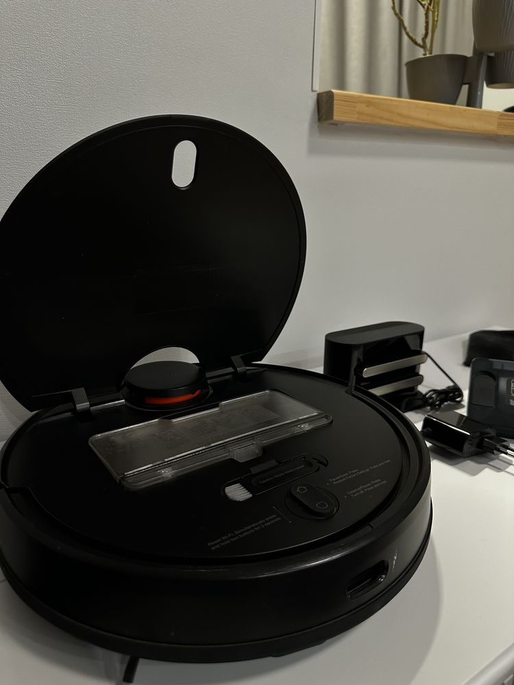 Продам Робот пылесос xiaomi Mi Robot Vacuum-Mop P