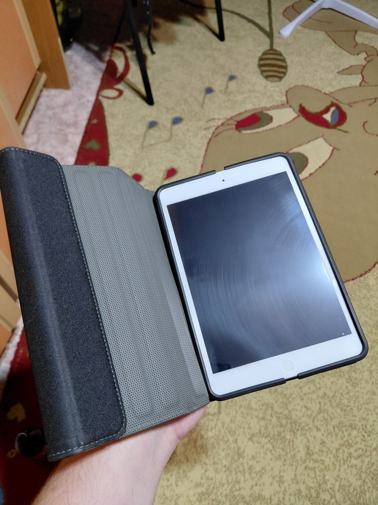 Ipad mini 2 128GB не включается