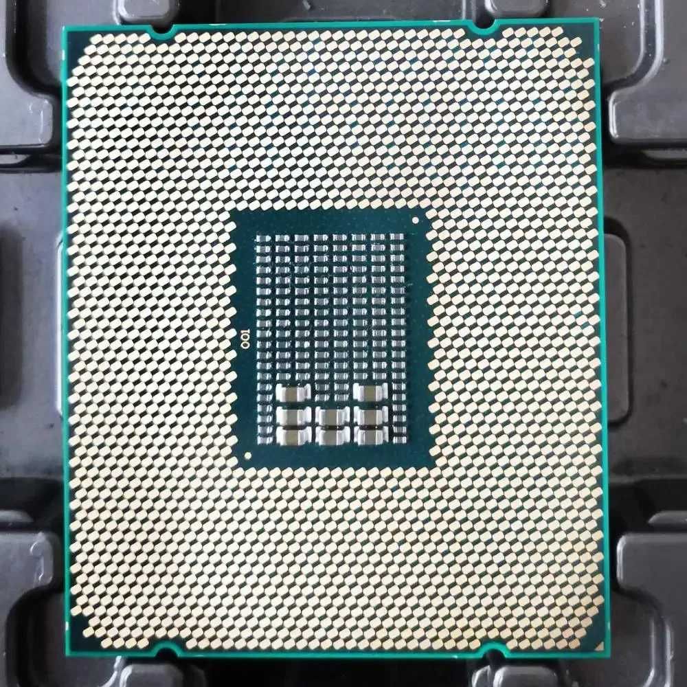 Процессор Xeon E5-2630 v4 10 ядер 20 потоков.