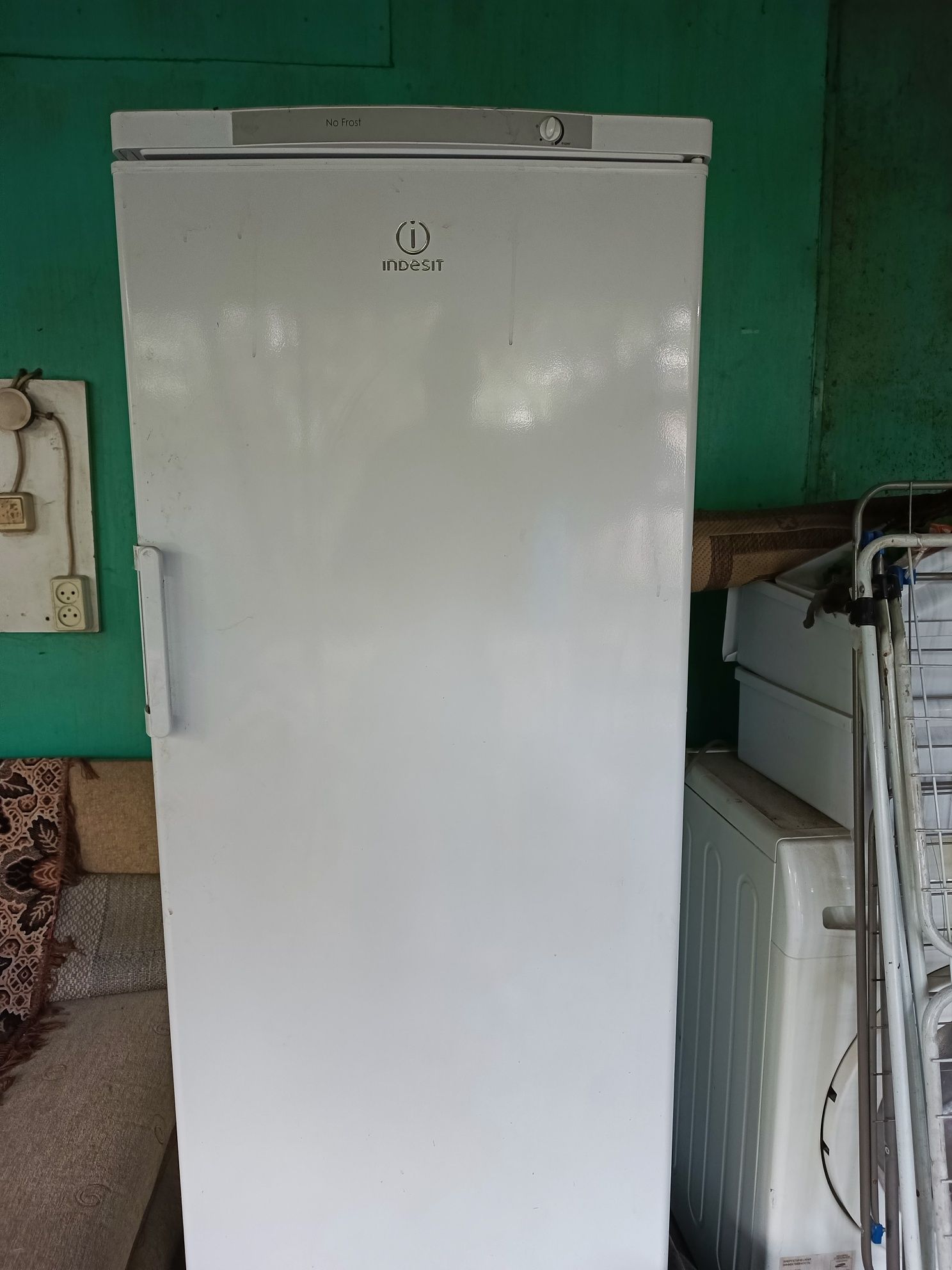 Продам не рабочию морозильную камеру