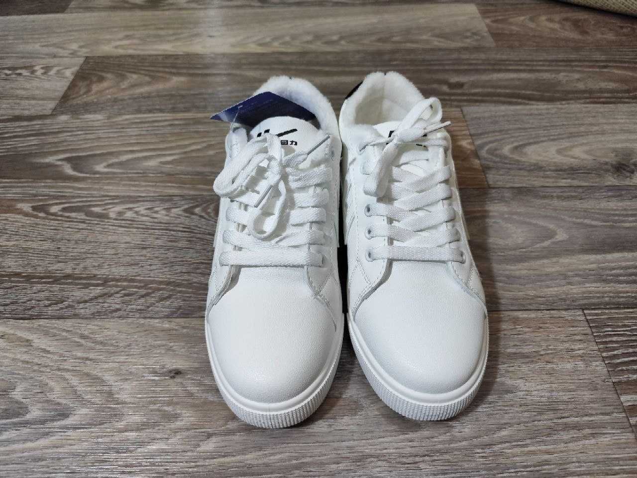 Продам тёплые кроссовки Anta женские. Продам кроссовки. Продам кеды.