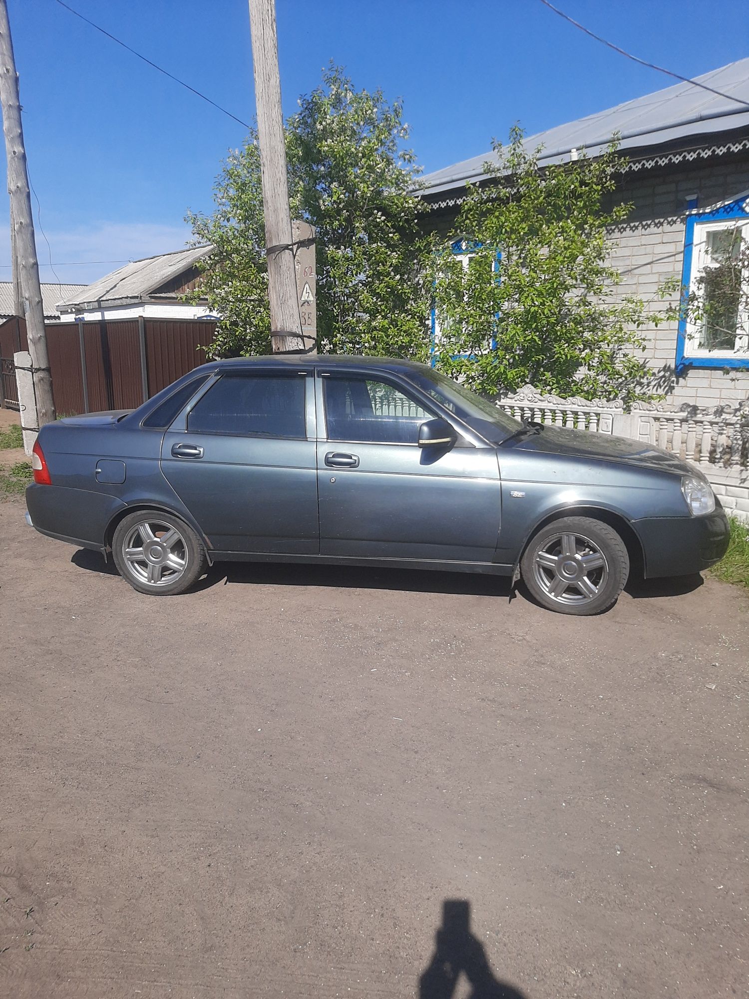 Продам приора хоршем состояние вложение не требует.