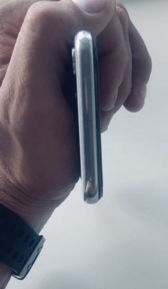 Продам iPhone X 10 в хорошем состоянии