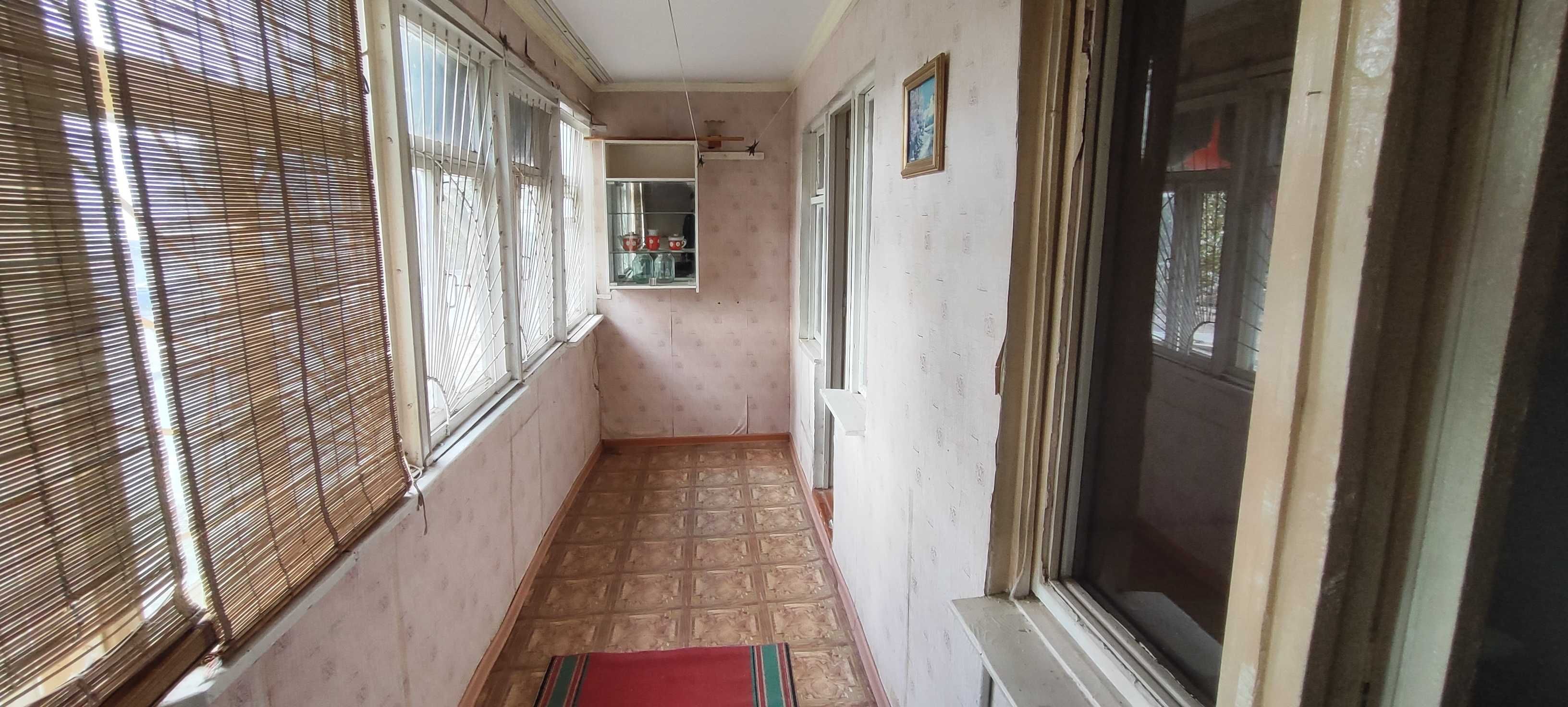 2 болме квартира под бизнес сатылады Толе би 61