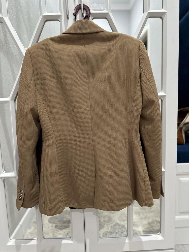 Пиджак от Zara  и Stradivarius