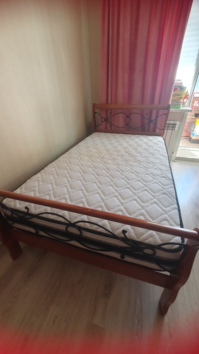 Продам кровать. Каркас метал + дерево.