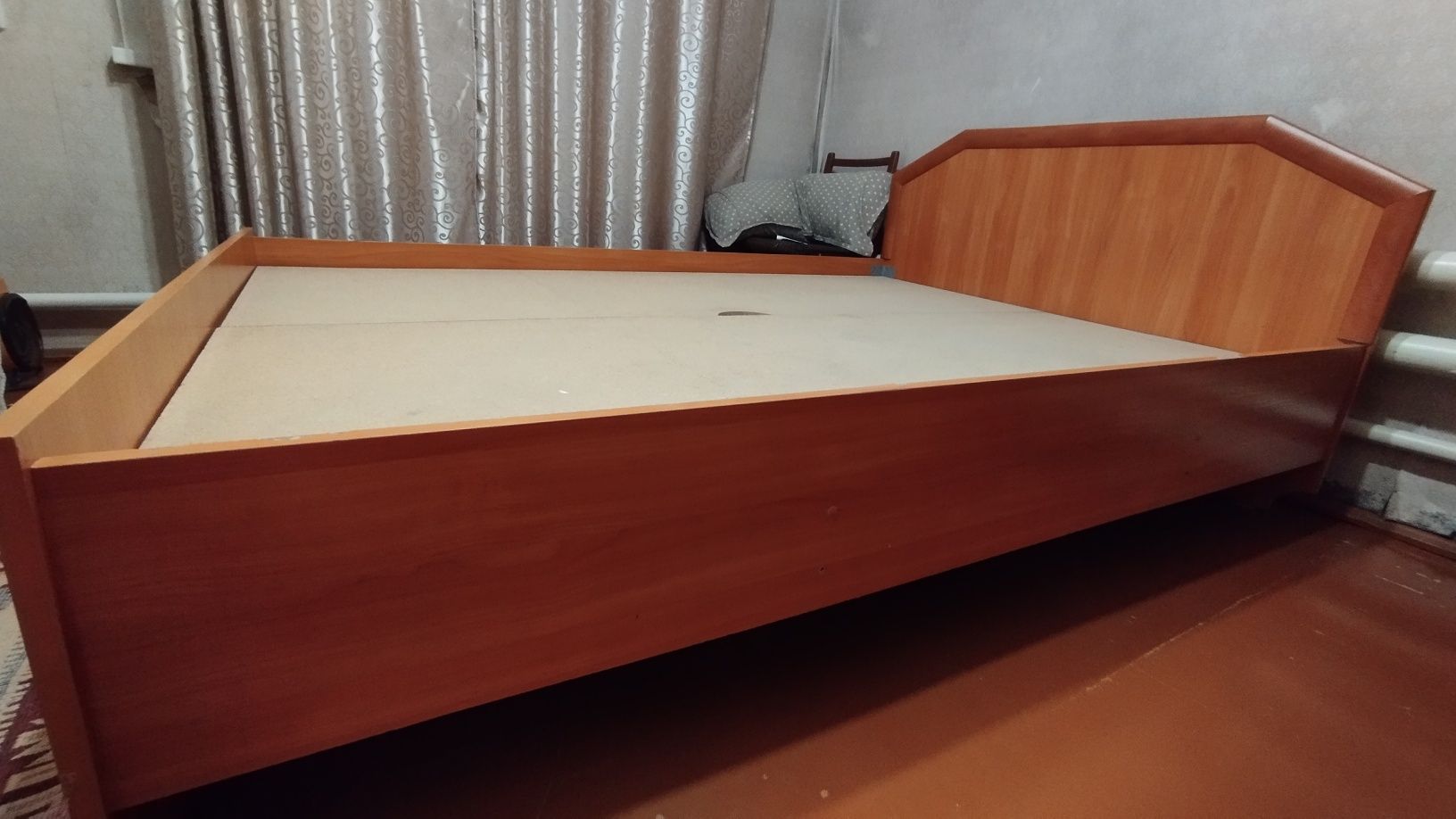 Кровать  140*200 с матрасом