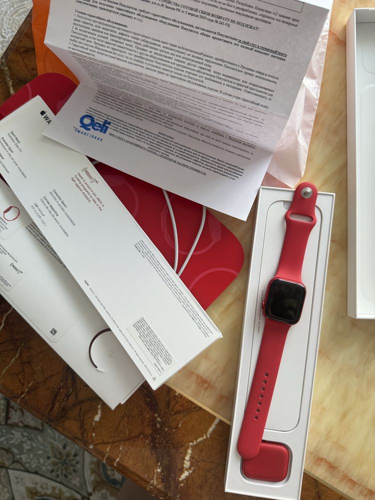 Appel watch красный