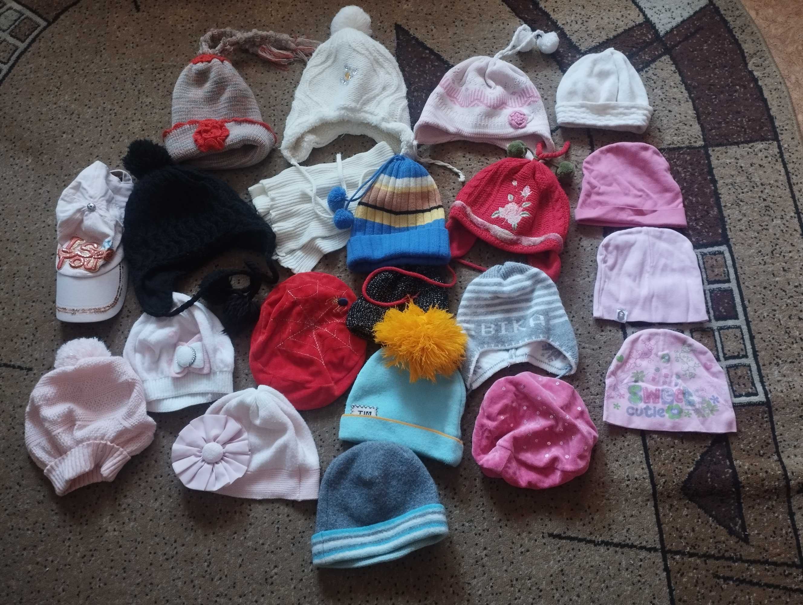 Шапки на все сезоны от 1 года и до 6-7 лет.
