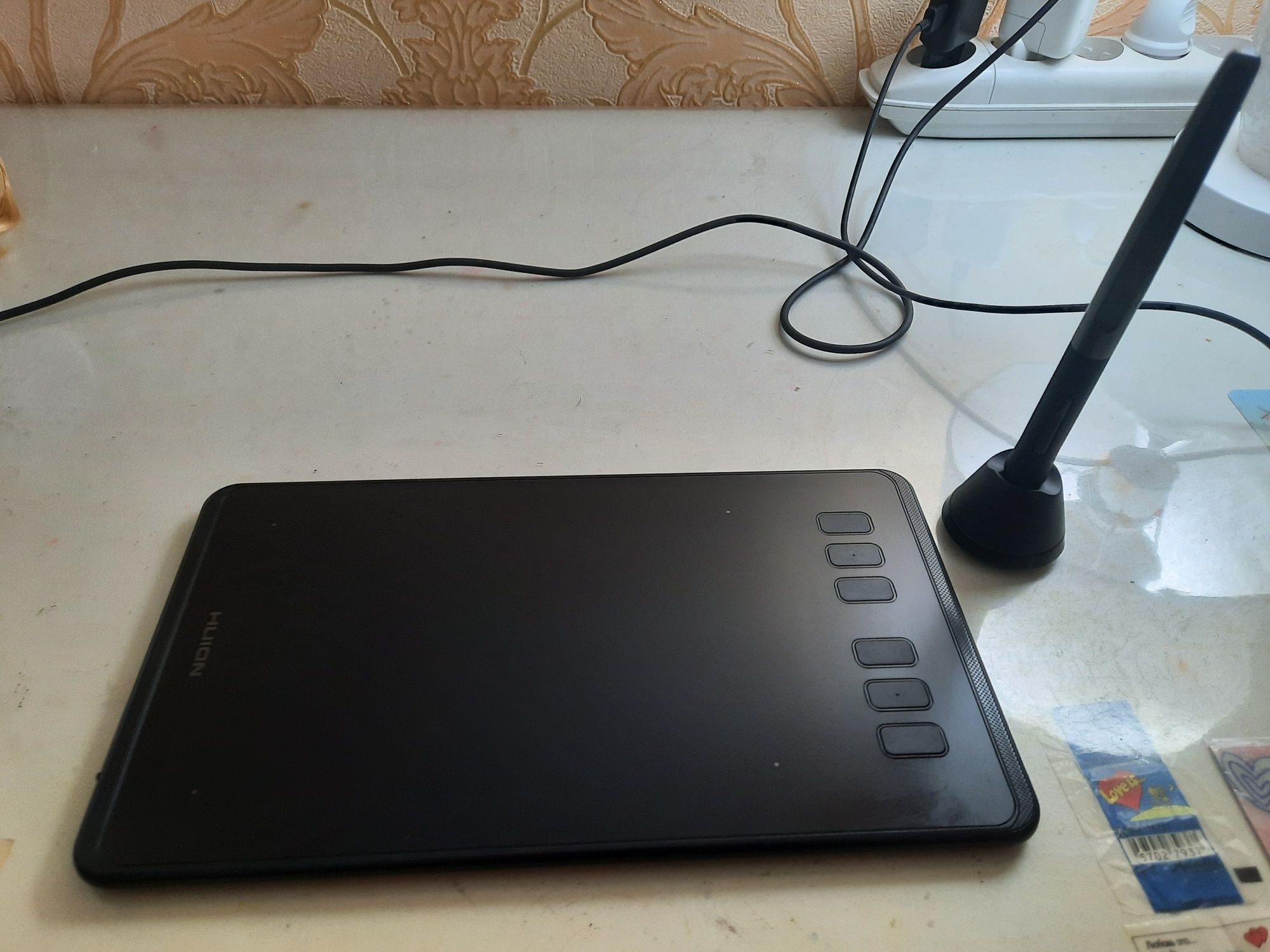 Продам графический планшет Huion H640P черный