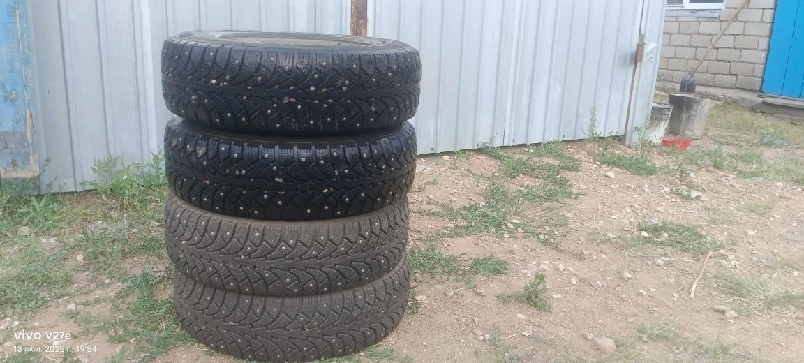 Продам покрышки на 13