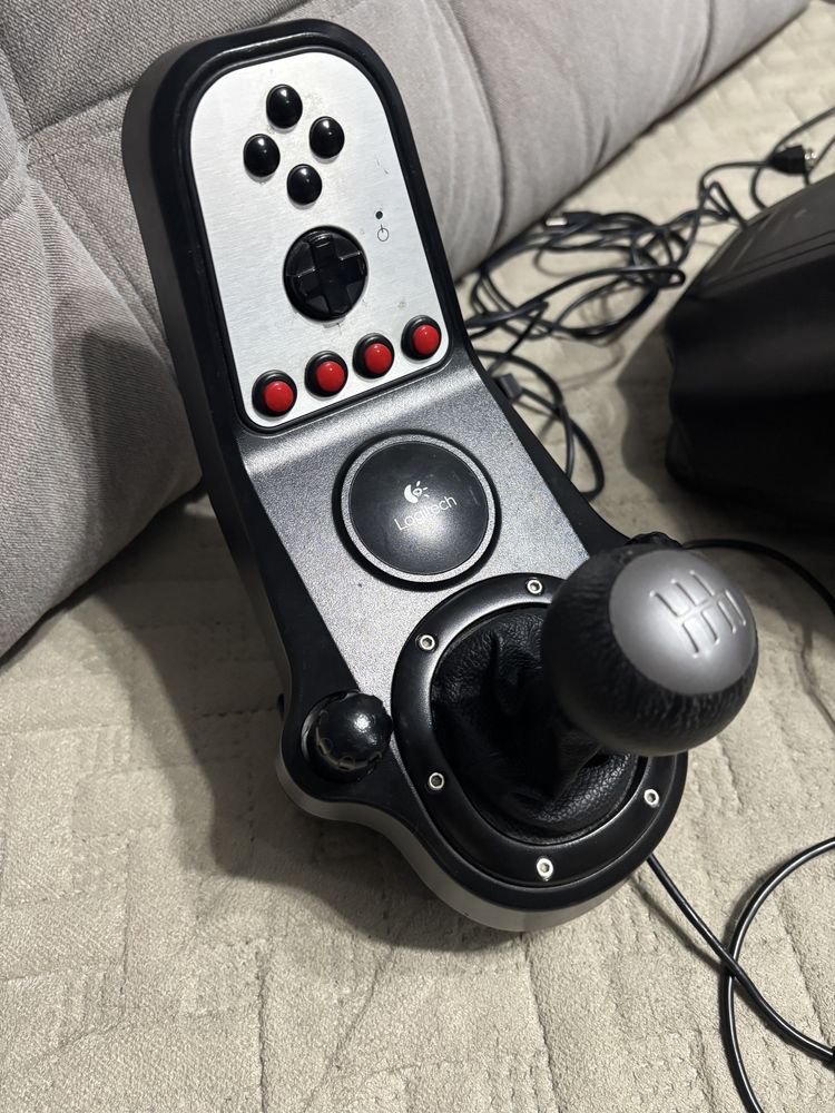 Продам руль Logitech G27
