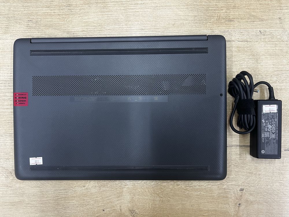 Офисный ноутбук HP Laptop 15s - Core i3-1215U/8GB/SSD 512GB/UHD