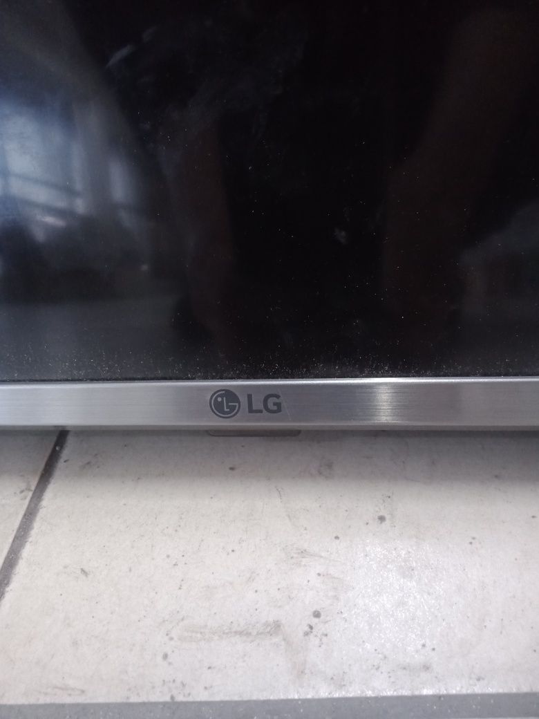 Телевизор lg на запчасти битый экран