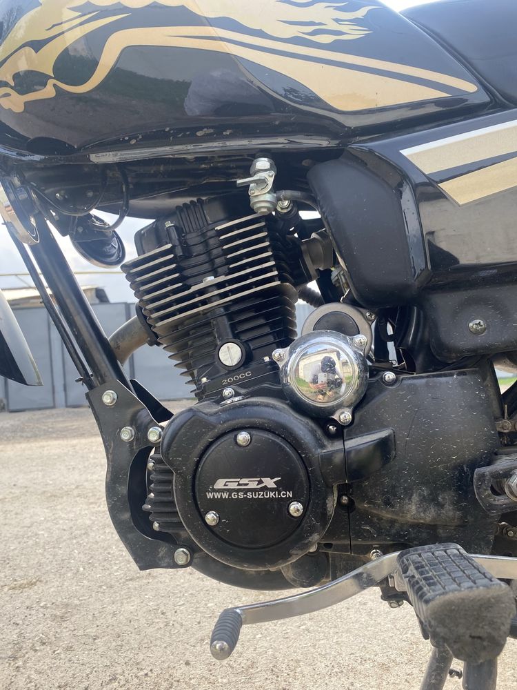 Продам срочно мотоцикл GSX SUZUKI 200