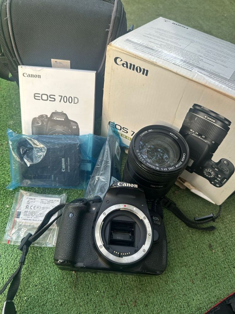 Продам фотоаппарат canon 700d