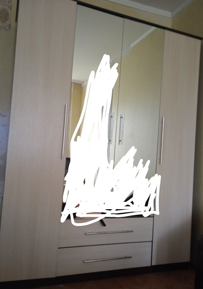 Продам Шкаф и комод с зеркалом
