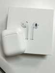 Airpods 2 с кейсом и правое ухо. В отличном состоянии.Коробка все есть