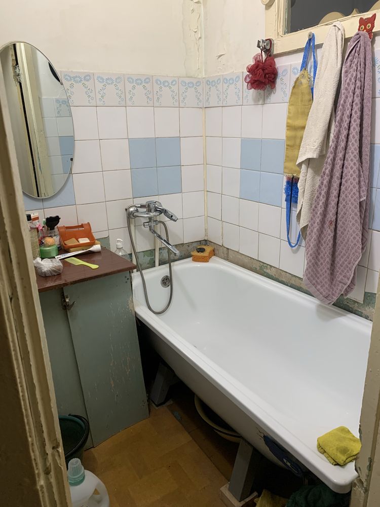 №1431. Продается 2-х комнатная кв. на 4 микрорайоне (Ч.Валиханова)