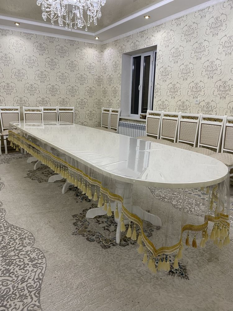 Стол со стульями