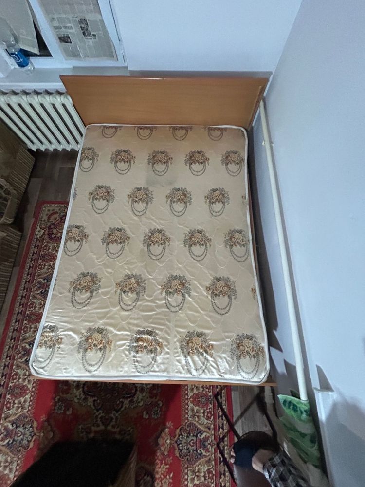 Продам кровать 2х спальную с матрасом